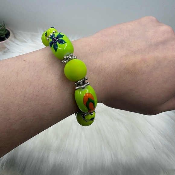 Large Beads Summer Floral Design Beaded  Beach Bracelet in Green - Picture 2 of 5